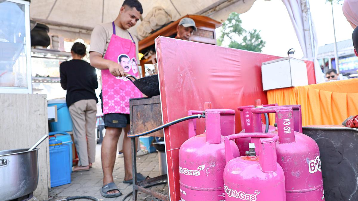 Pertamina Bantu UMK Kuliner di Jakarta Fair, Puluhan Pedagang Terima Bright Gas