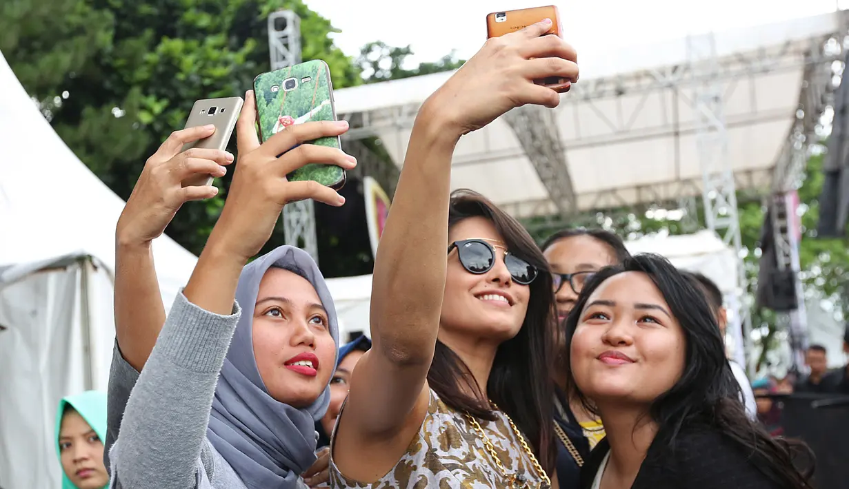 Satu bintang lainnya adalah Ankita Lokhande, pemeran serial Archana. Kehadiran lima bintang tersebut tentunya membuat para penggemarnya sangat berbahagia.  (Bambang E. Ros/Bintang.com)