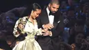 Saat diwawancarai Vogue, Rihanna memberikan jawaban yang mengejutkan soal Drake. (SheKnows)