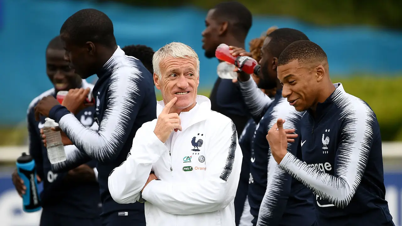 Didier Deschamps dan Kylian Mbappe