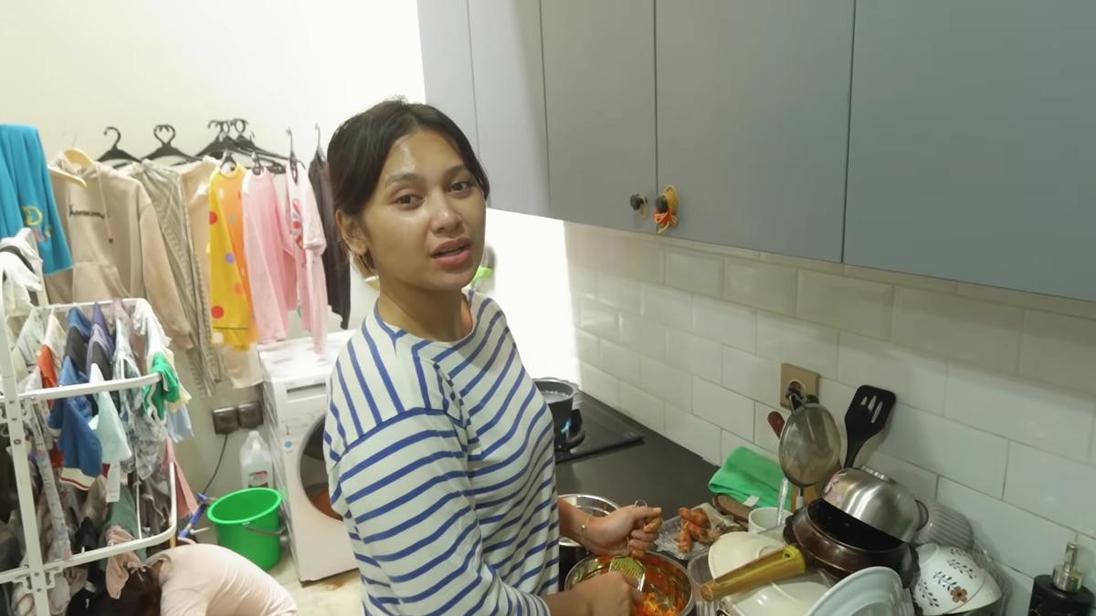 7 Potret Dapur dan Jemuran Mini Rumah Indah Permatasari dan Arie Kriting, Minimalis