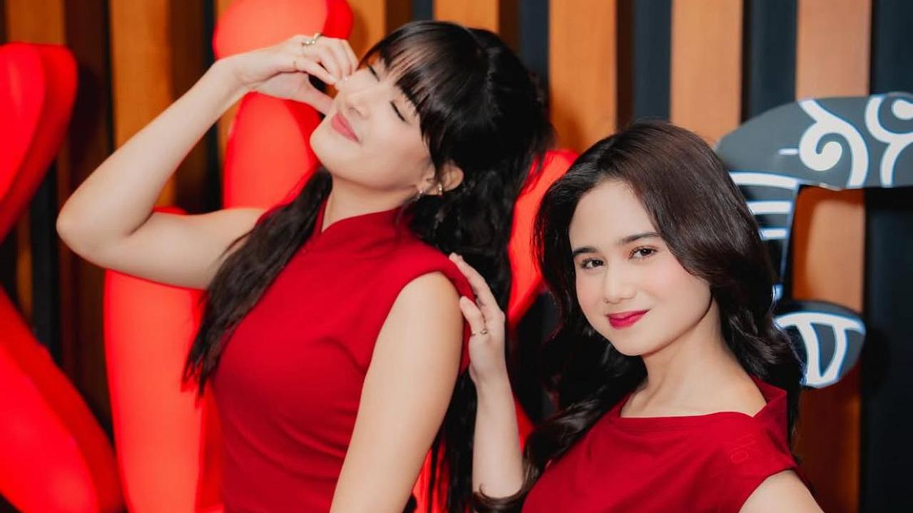 Potret Tissa Biani Memukau di Launching Film '7 HARI UNTUK KESHIA', Busana Merah yang Memesona