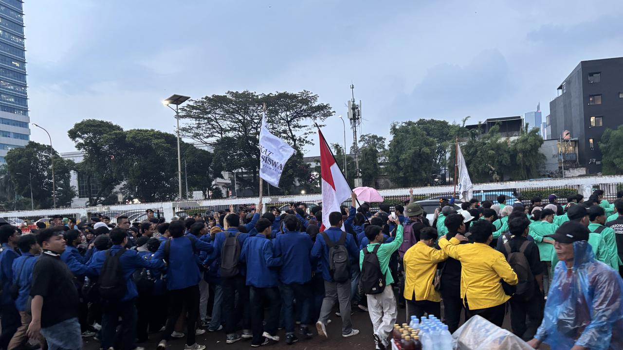Demo Mahasiswa di Depan Gedung DPR Bubar dengan Tertib, Arus Lalu Lintas Kembali Normal