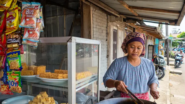 Dagangan Populer di Teras Rumah (Foto: Reve Art AI)