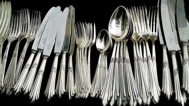 ilustrasi alat makan.