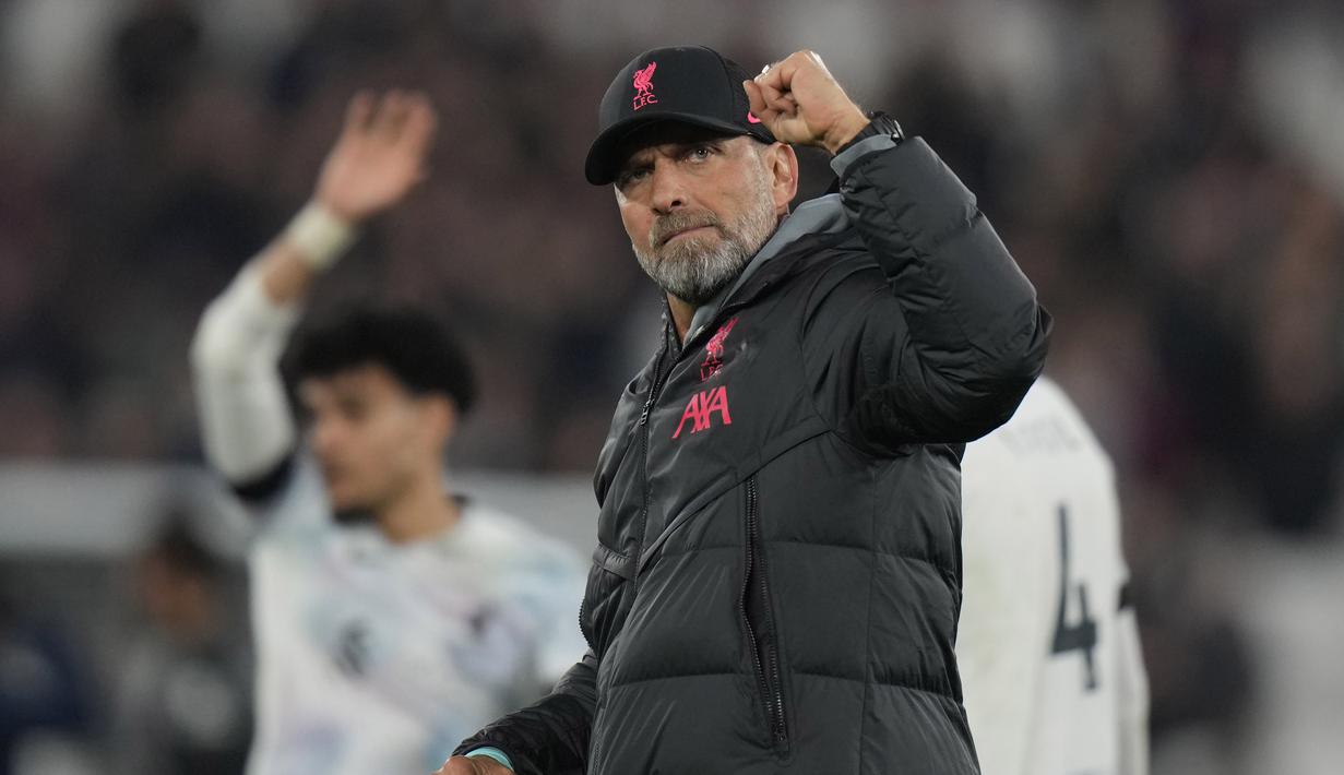 <p>Pelatih Liverpool, Jurgen Klopp, merayakan kemenangan atas West Ham United pada pekan ke-33 Liga Inggris 2022/2023, Kamis (27/4/2023). Kemenangan ini membawa Liverpool naik ke posisi enam klasemen sementara dengan koleksi 53 poin. (AP Photo/Alastair Grant)</p>