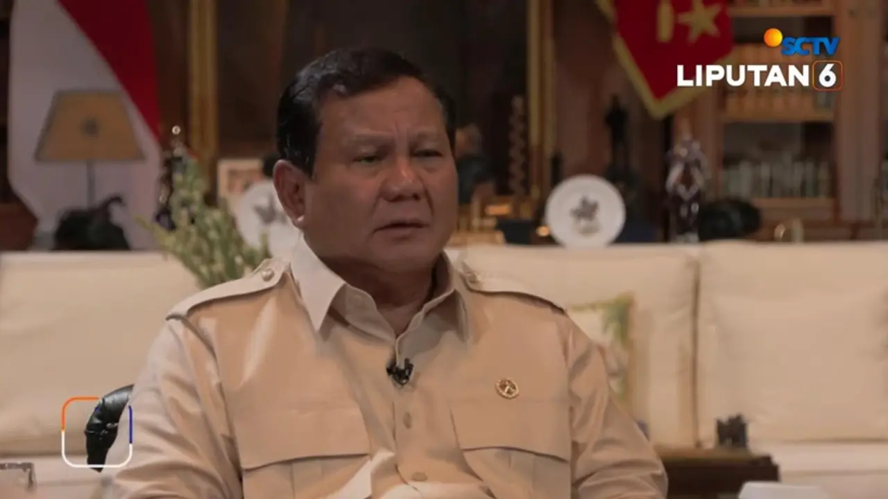 Presiden Prabowo Subianto saat melangsungkan wawancara khusus dengan Pemimpin Redaksi Liputan6 SCTV, Retno Pinasti di Padepokan Garuda Yaksa, Hambalang.