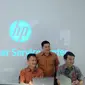 David Tan, Managing Director  HP Indonesia dan Andre Natanael, Operation Manager, Customer Support and Services, HP Indonesia saat menghadiri pembukaan service center HP