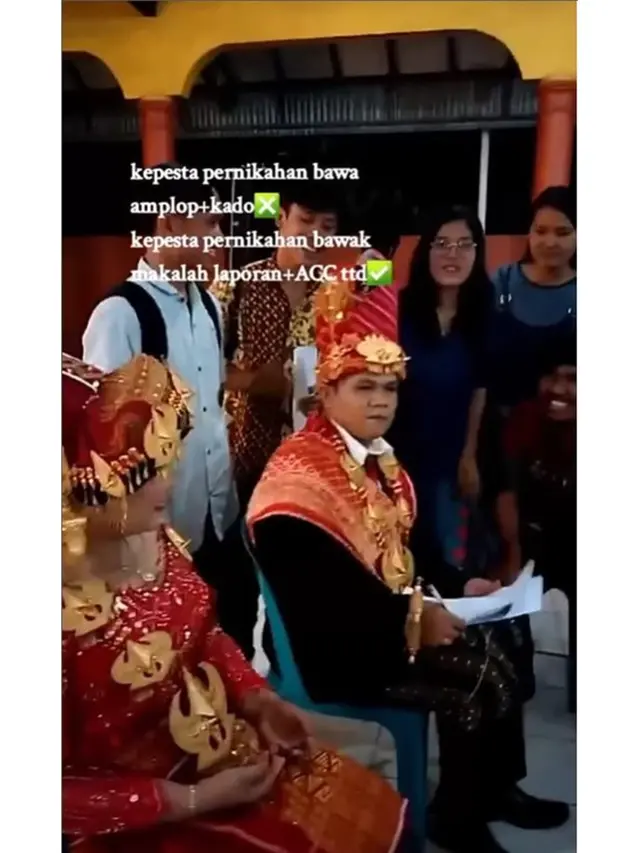 Momen Mahasiswa Datang ke Pernikahan Dosen Bawa Makalah Laporan, Langsung Di-Acc