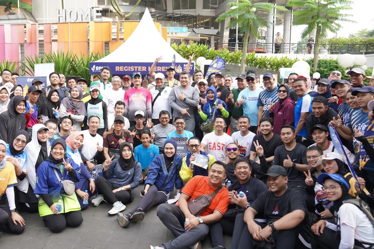 Badan Pengelola Keuangan Haji (BPKH) menyelenggarakan "Road to BPKH Hajj Run 2024" di pedestrian FX Sudirman, Jakarta. Selain di Jakarta, event serupa juga berlangsung di Kota Padang, Sumatera Barat. (Istimewa)