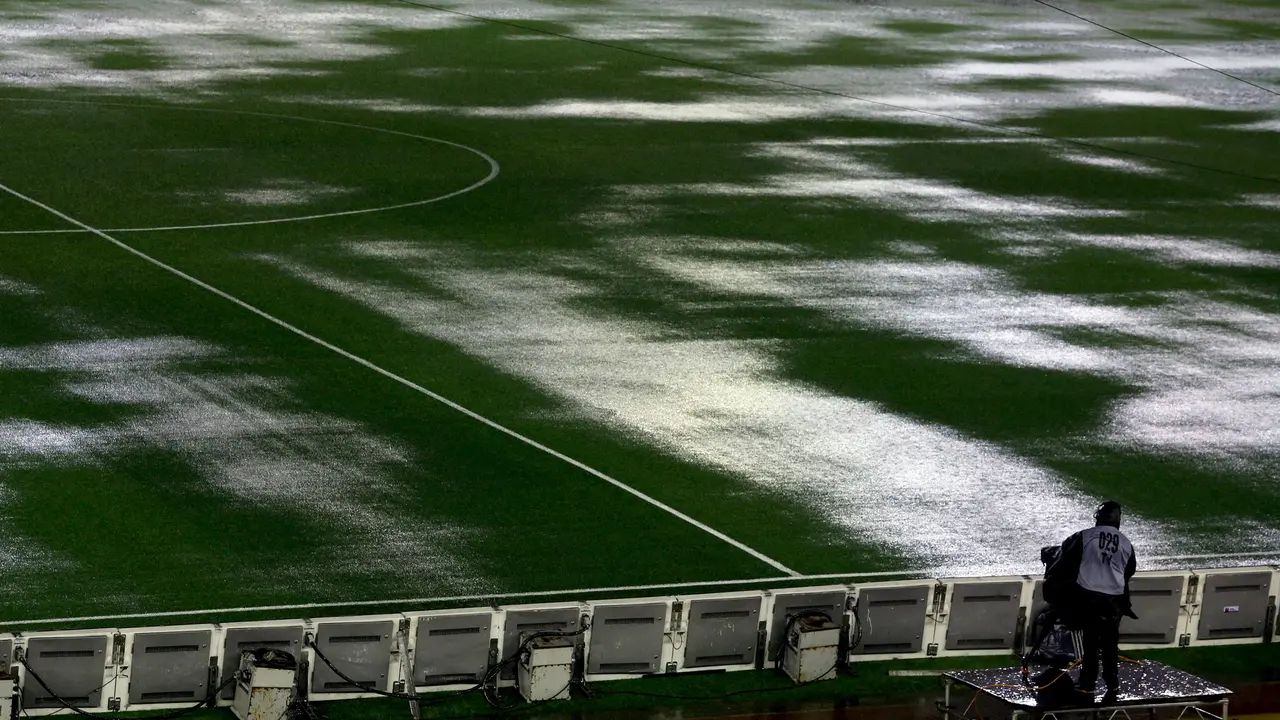20151113-Lapangan Banjir, Argentina dan Brasil Urung Bertanding