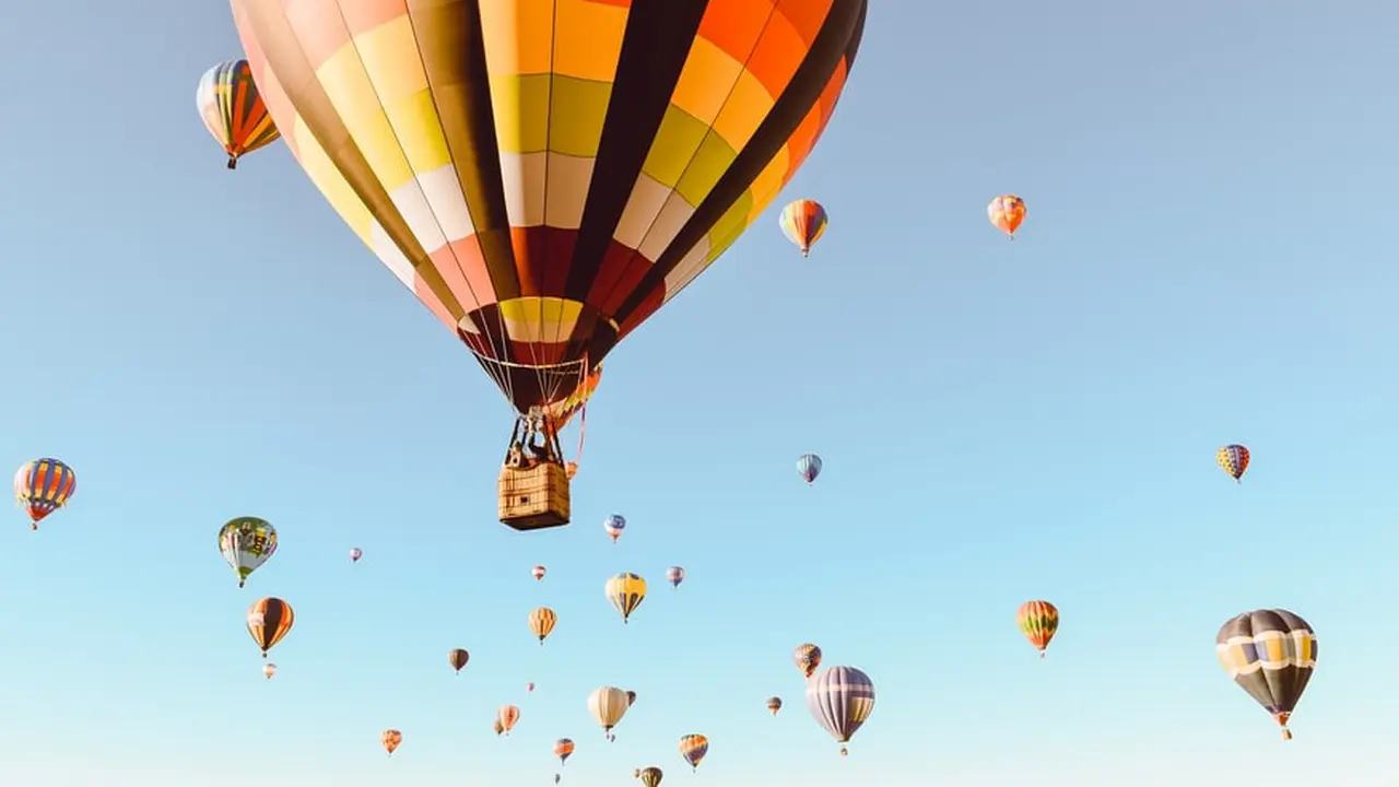 Arti Mimpi Naik Balon Udara yang Berkaitan dengan Percintaan