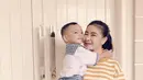 Uut Permatasari juga terlihat sangat menikmati kehidupannya menjadi seorang ibu sekaligus istri. (Liputan6.com/IG/@uutpermatasari)