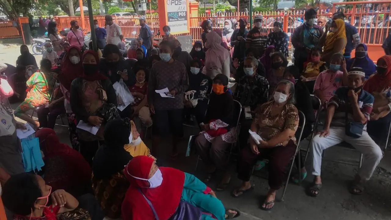 Suasana antrean