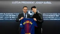 Barcelona menyambut kedatangan Ryu Jun Yeol di Stadion Camp Nou (Twitter).