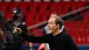 Pelatih PSG, Thomas Tuchel menginstruksikan pemainnya saat bertanding melawan Marseille pada L1 Prancis di stadion Parc de Princes di Paris pada 13 September 2020. Thomas Tuchel resmi menjadi pelatih baru Chelsea. (AFP/Franck Fife)