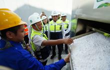 Cetak Sejarah, Petrokimia Gresik Ubah Emisi Jadi Soda Ash