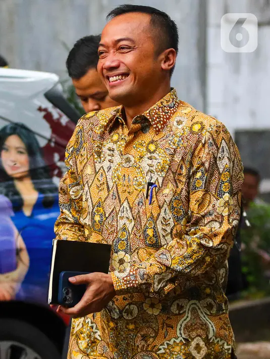 Prasetyo Hadi adalah politikus Partai Gerakan Indonesia Raya yang menjabat sebagai anggota DPR-RI sejak 1 September 2020 menggantikan Harry Poernomo yang mengundurkan diri pada Juli 2020. (Liputan6.com/Herman Zakharia)