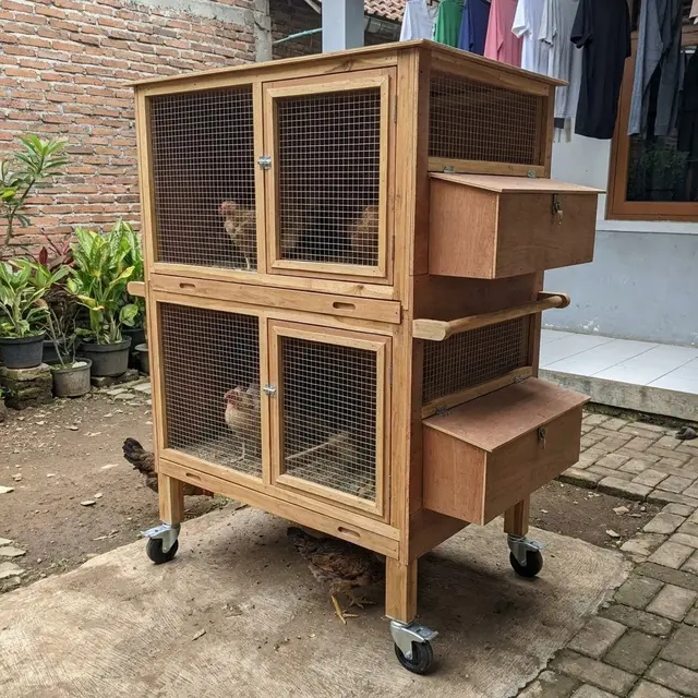 Kandang Ayam Bertingkat dengan Roda  (Gemini AI)