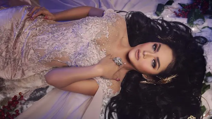 [Bintang] Tampil Seksi