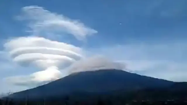 6 Gunung di Pulau Jawa Kompak Berawan, Ini Penjelasannya
