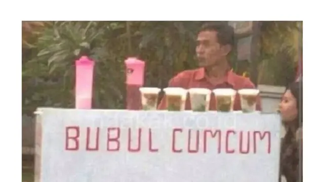 Pedagang Kreatif Ubah Gerobak Jualan Jadi Bahan Tawaan Pembeli