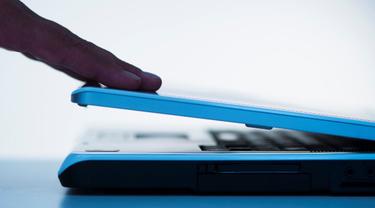 Menutup Layar Saat Shut Down Bikin Laptop Cepat Rusak?