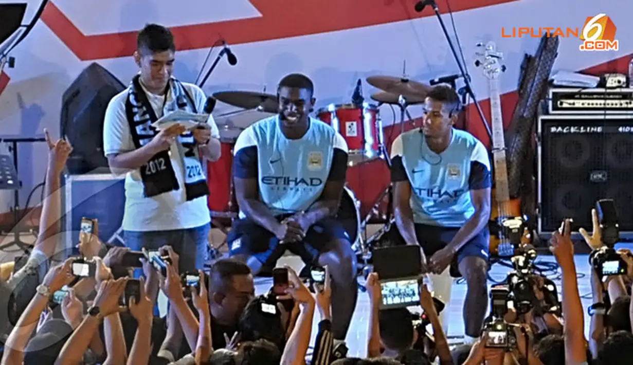 Dua Pemain Manchester City (Mecah Richard dan Scott Sinclair) mengadakan jumpa fans di Jakarta pada Jumat 5 Juli 2013 (Liputan6.com/Helmi Fithriansyah)