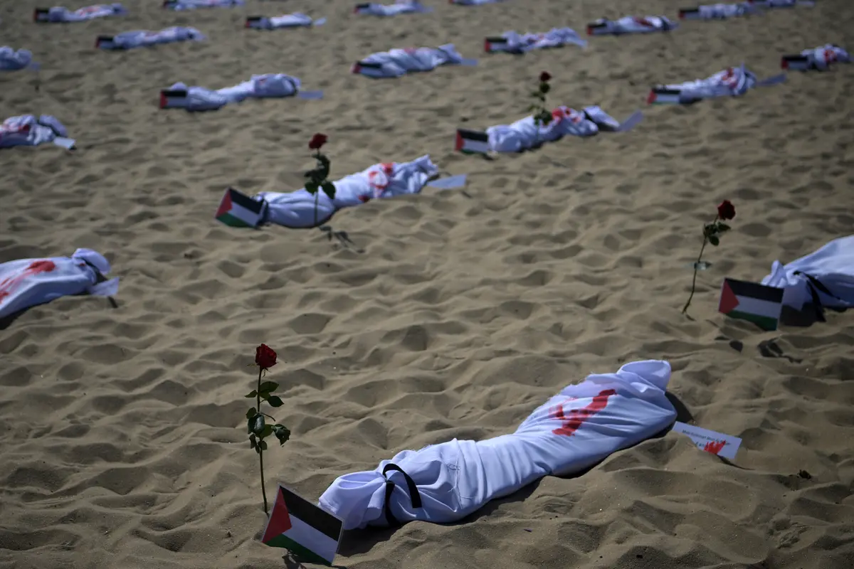 Penghormatan untuk anak-anak Gaza di pantai Brasil
