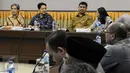 Suasana rapat evaluasi tahapan pencalonan Pilkada 2015 yang digelar KPU bersama KPK, BNN dan IDI, Jakarta, Senin (21/3) Evaluasi dilakukan karena terdapat sejumlah kepala daerah baru yang terlibat narkoba. (Liputan6.com/Helmi Afandi)