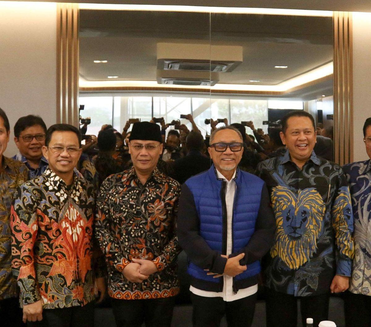 Ketua Majelis Permusyawaratan Rakyat Republik Indonesia (MPR RI) Bambang Soesatyo bersama Ketua Umum Partai Amanat Nasional (PAN) Zulkifli Hasan, mengadakan pertemuan di kantor Dewan Pimpinan Pusat (DPP) PAN di Jakarta pada Rabu (3/7/2024). Foto: Liputan