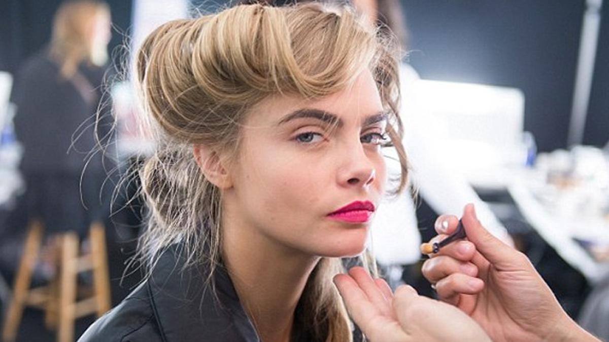 Cara Delevingne Bongkar Rahasia Masa Kecil