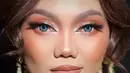 Tak hanya Rina, netizen yang elihat hasil makeup Rina Nose, netizen langsung memujinya yang serba bisa. [Instagfam/rinanose16]