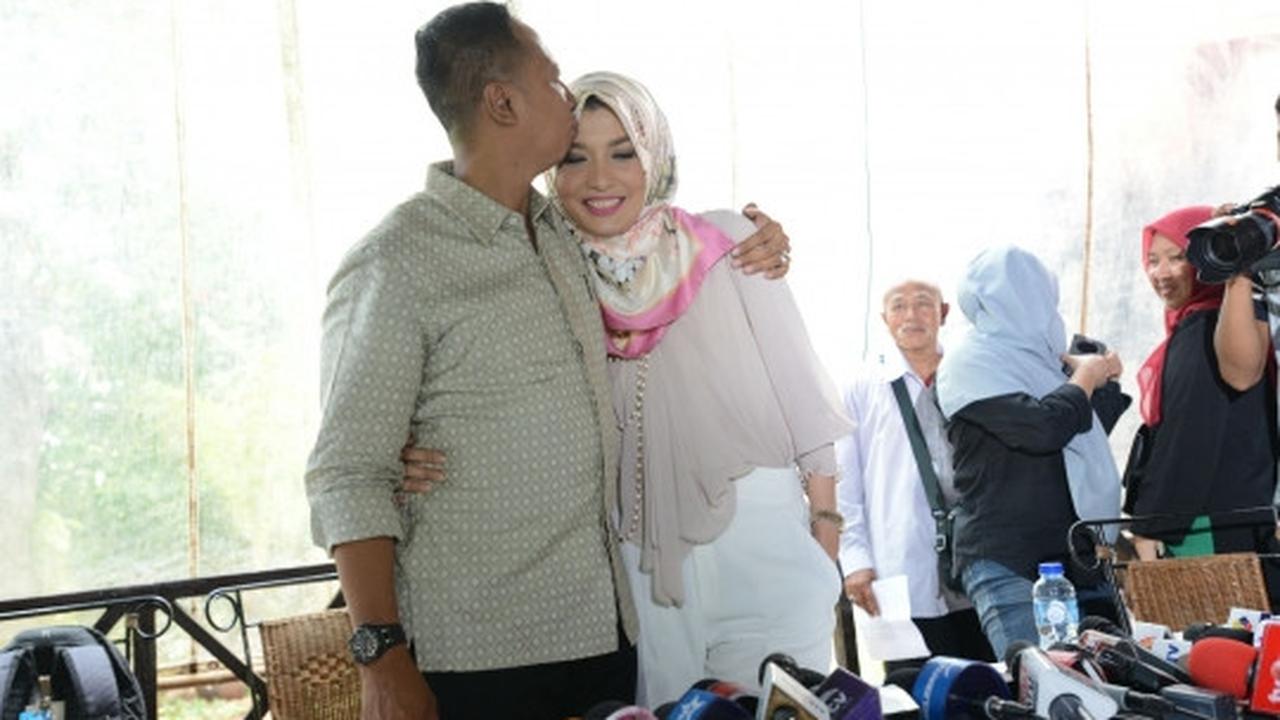 Didampingi suami, Arzetty klarifikasi penggerebekan di Hotel Arjuna