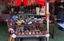 Mencoba mainan tempo doeloe di Festival Malang Kembali 2012