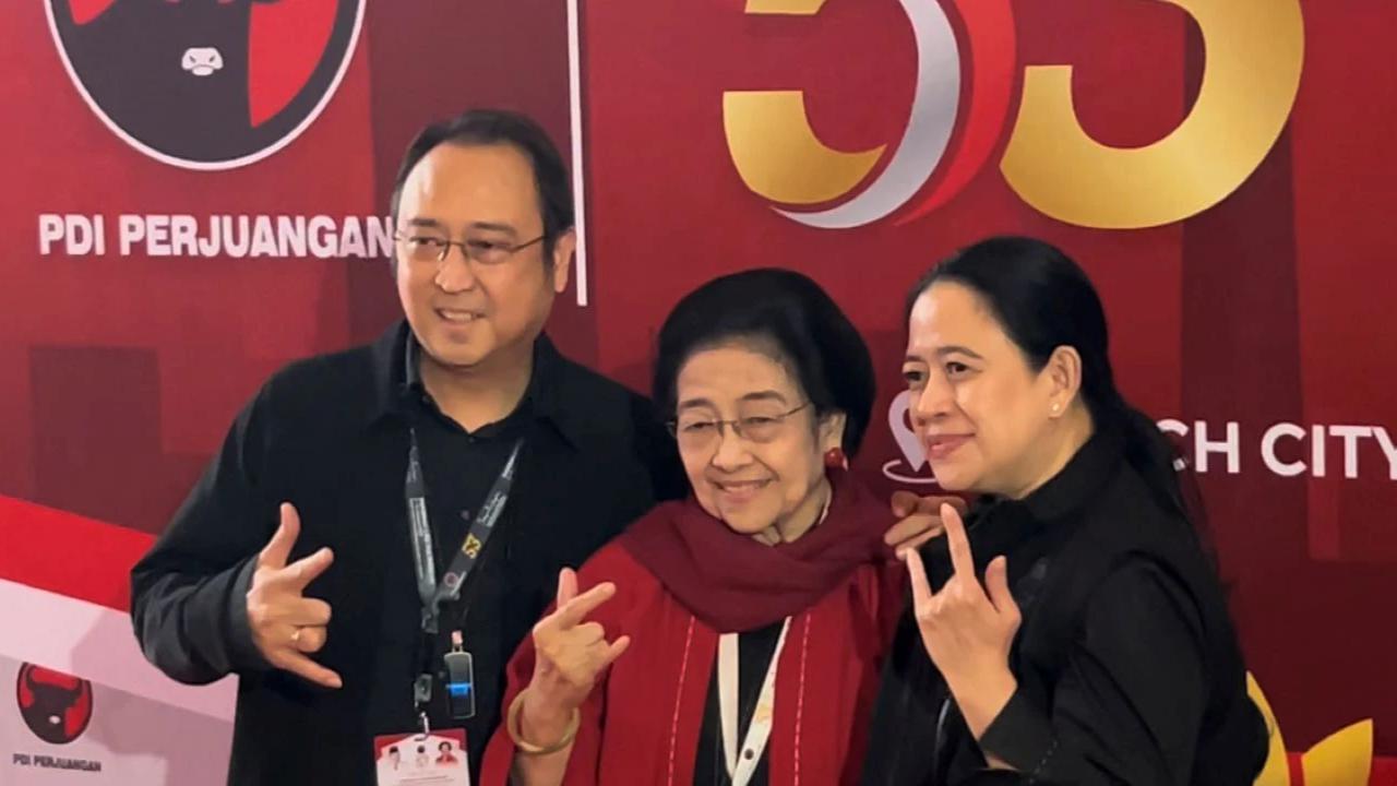 Momen Hangat Prananda-Puan Kecup Mesra Megawati saat HUT ke-53 PDIP