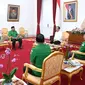 Presiden Jokowi bertemu Ketum GP Ansor Yaqut Cholil Qoumas dan jajarannya di Istana Kepresidenan Yogyakarta, Selasa (30/1/2024). Jokowi rencananya akan menghadiri Kongres XVI GP Ansor yang akan digelar di atas Kapal Pelni KM Kelud pada 2 Februari 2024 mendatang. (Foto: Biro Pers Sekretariat Presiden)