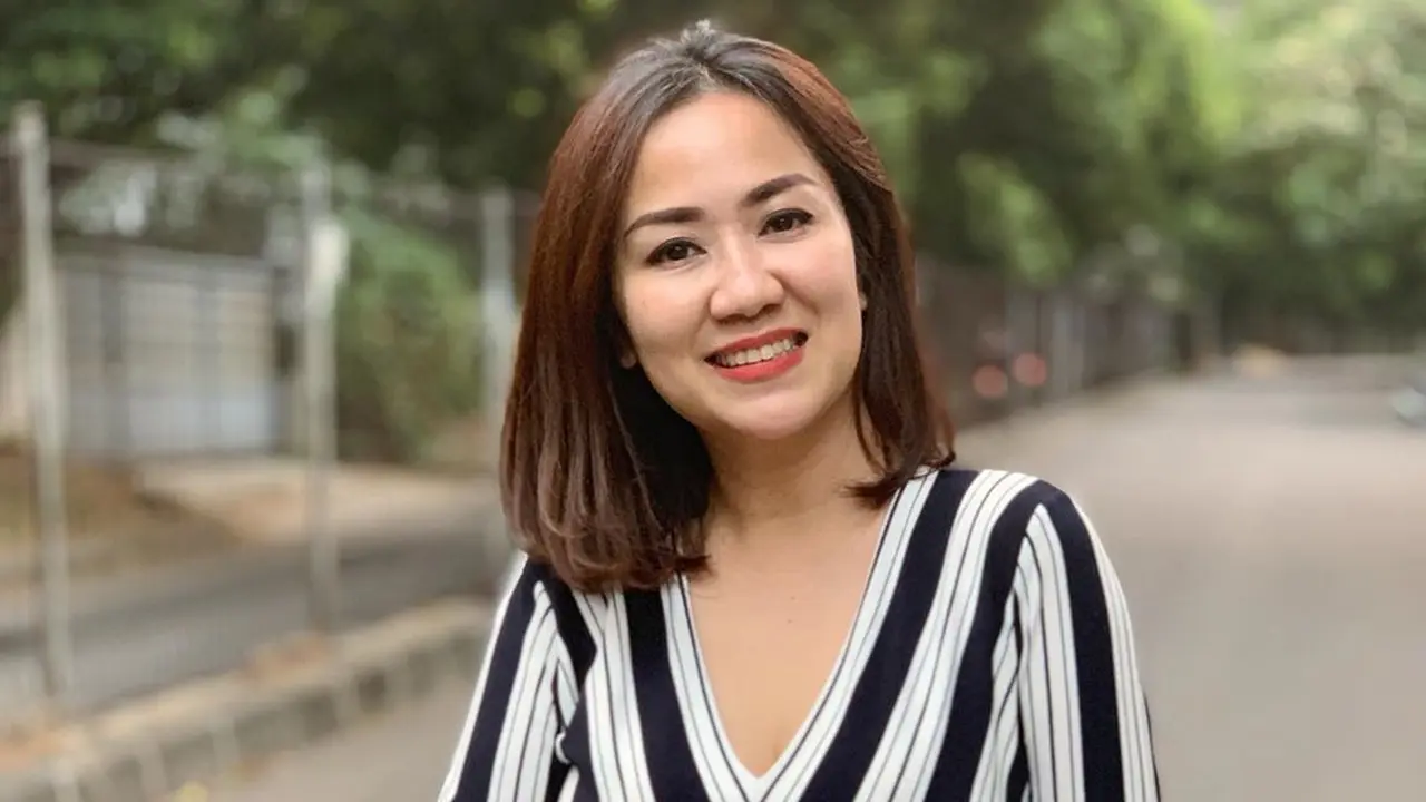 6 Potret Tante Ernie, Selebgram Pemersatu Bangsa yang Trending di Media Sosial
