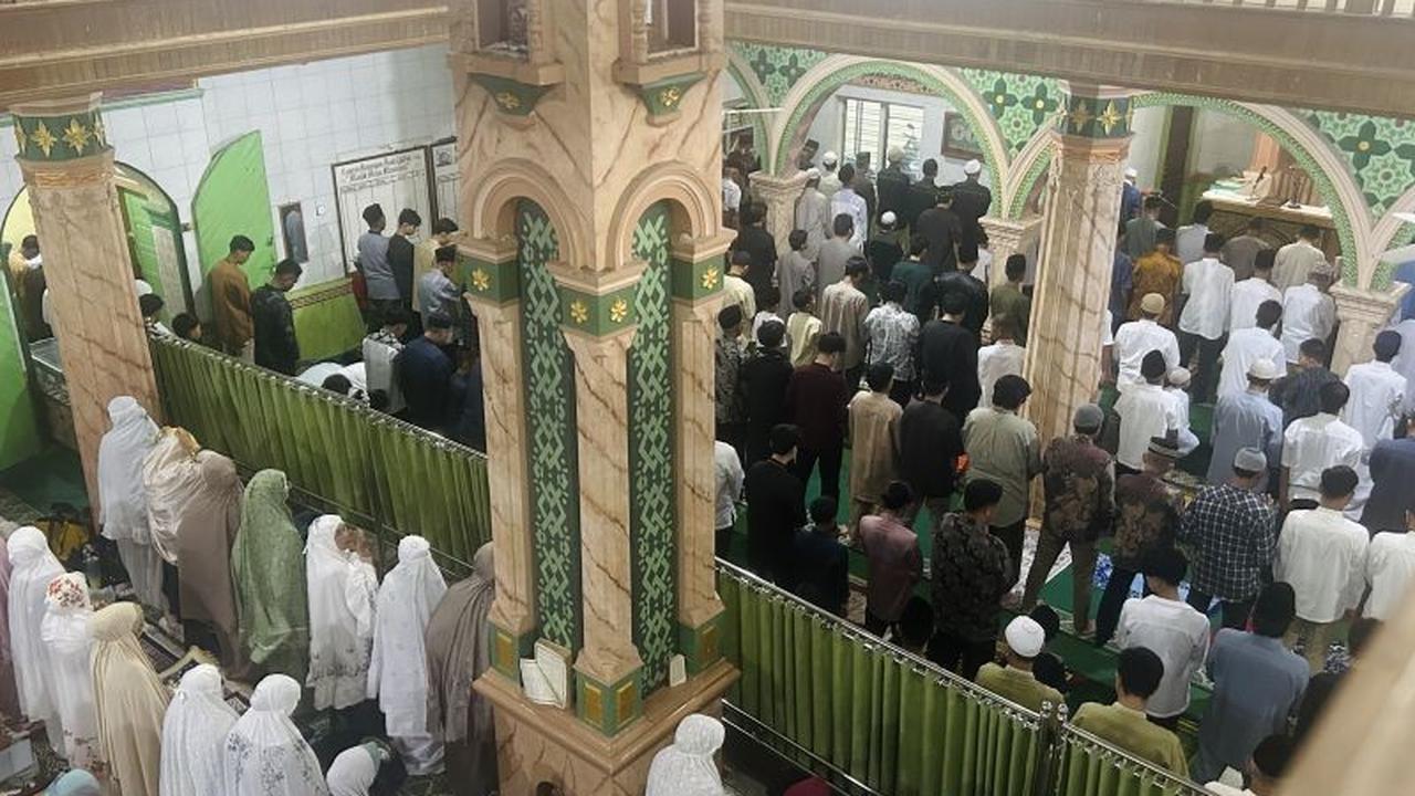 Salat Idul Fitri di Agam: Khidmat di Tengah Jejak Sisa Banjir Bandang