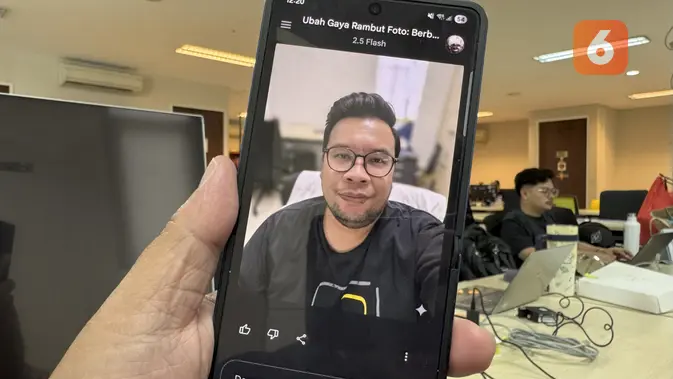 <p>Ubah gaya rambut tanpa harus ke barber shop pakai Gemini Nano Banana di Galaxy Z Flip7. (Liputan6.com/ Yuslianson)</p>