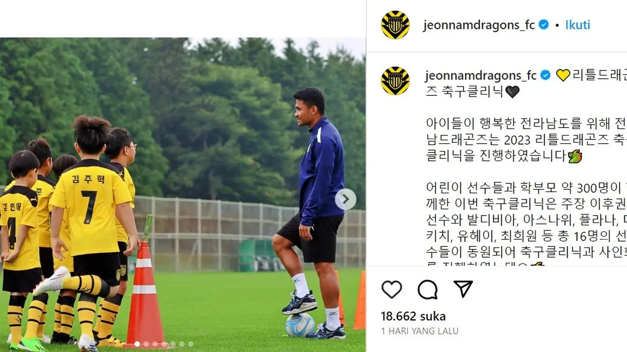 Asnawi saat menjadi pelatih dadakan di Football Clinic Little Dragons 2023 . (Istimewa)