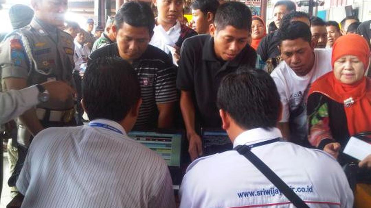 Kantor Batavia Air 'dikepung' calon penumpang