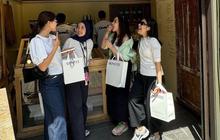 Potret Nagita Slavina Hangout Bareng Genk Cewek di Korea Selatan, Seru Banget Makan Sambil Asyik Belanja