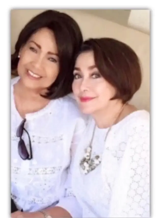 Potret kenangan Rima Melati bersama rekan artis dan keluarga (Foto: Instagram @widyawati_sophiaan)