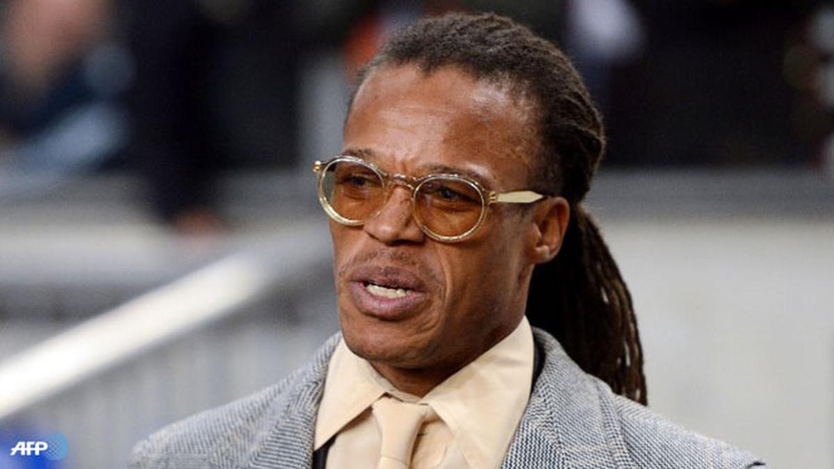 Edgar Davids Traktir Fans GaraGara Bus Mogok Bola