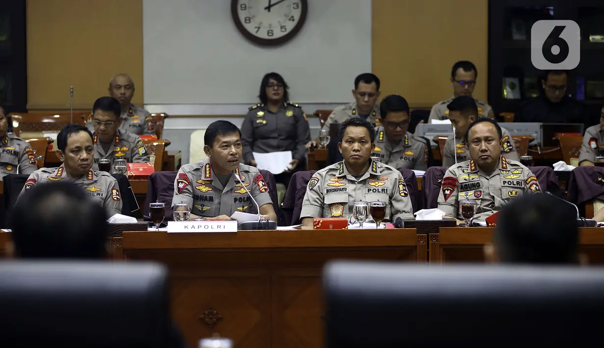 Kapolri Jenderal Polisi Idham Azis (kedua kiri) saat rapat kerja dengan Komisi III DPR di Kompleks Parlemen, Jakarta, Kamis (30/1/2020). Rapat membahas Rencana Kerja 2020, Tindak lanjut kasus Novel Baswedan, Penanganan Kasus Natuna dan Penanganan Kasus Taman Sari. (Liputan6.com/Johan Tallo)