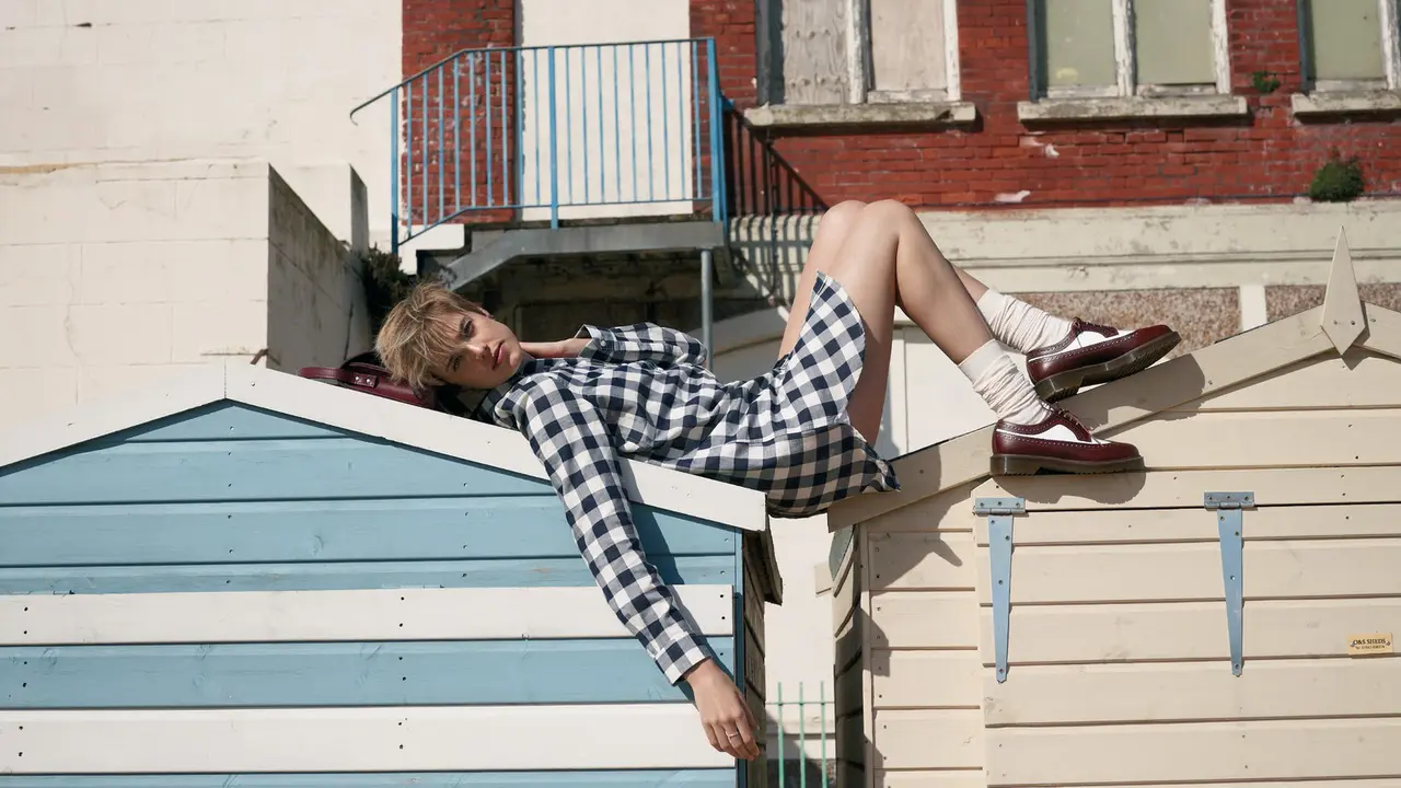 Contek 15 Gaya Berbusana 'Boyish' a la Agyness Deyn