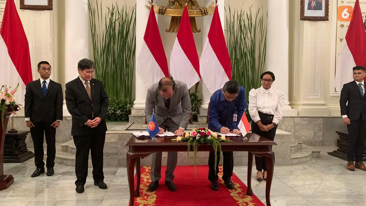 Penandatanganan Perjanjian Hibah Antara Pemerintah Republik Indonesia dan ASEAN untuk pelaksanaan repatriasi di Rohingya.