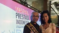 Franki Raden menerima penghargaan di Festival Prestasi Indonesia 2017