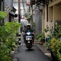 Perhatikan Tips Ini saat Melewati Jalan Sempit (Astra Motor)